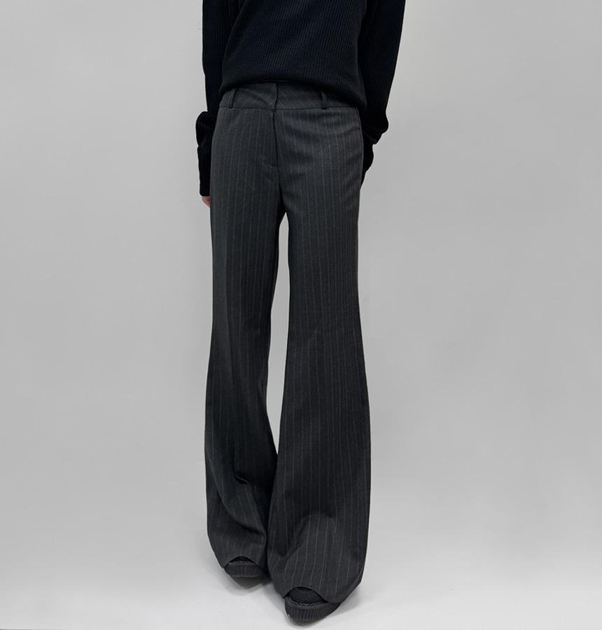 다넬 로우 스트라이프 부츠컷 슬랙스