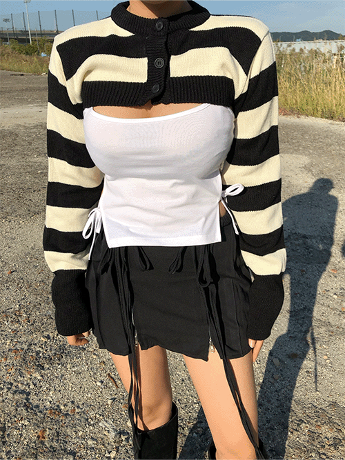 [튼튼짜임] 3-Button Short Cropped Striped Knitwear. (2col)