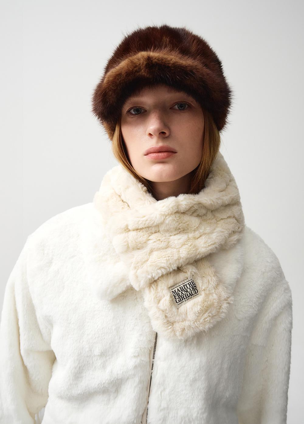 NU WEEK CLASSIC LOGO FUR MUFFLER light beige