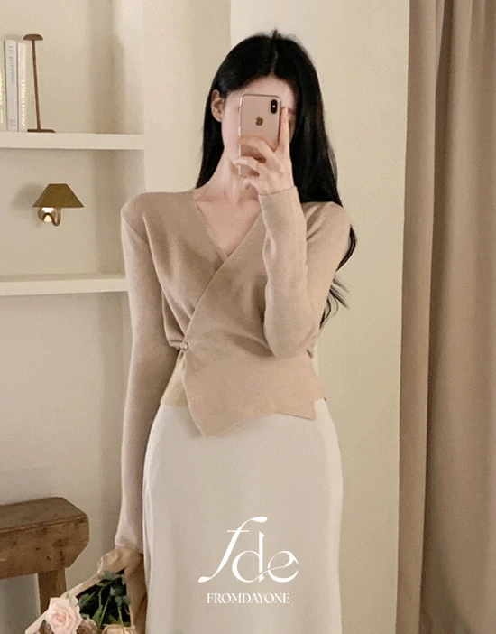 Made)무드페탈 브이랩 니트(가디건/버튼/스트랩/언발란스/여리핏/데일리룩/데이트룩/출근룩/오피스룩/하객룩)