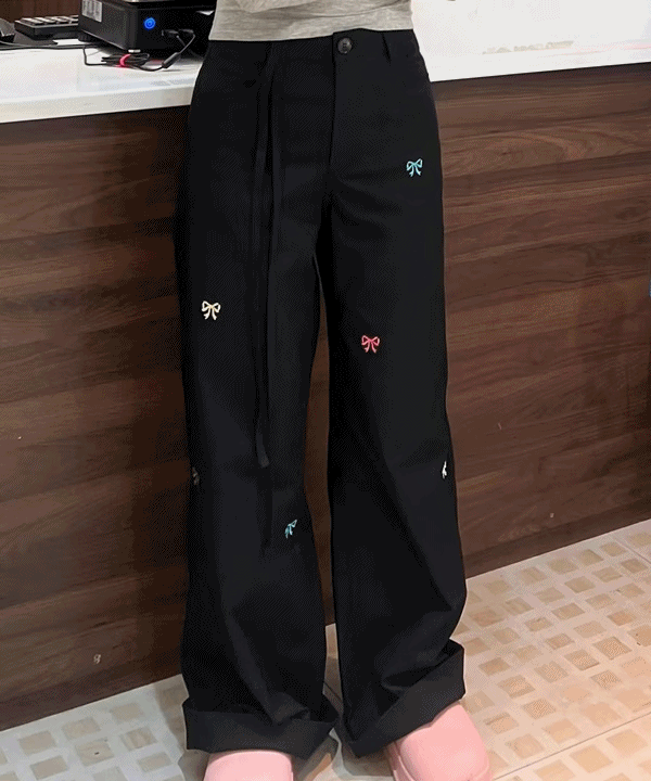 [당일출고🌸/발레코어룩🌸]케이리 리본 자수 세미 와이드 코튼 팬츠