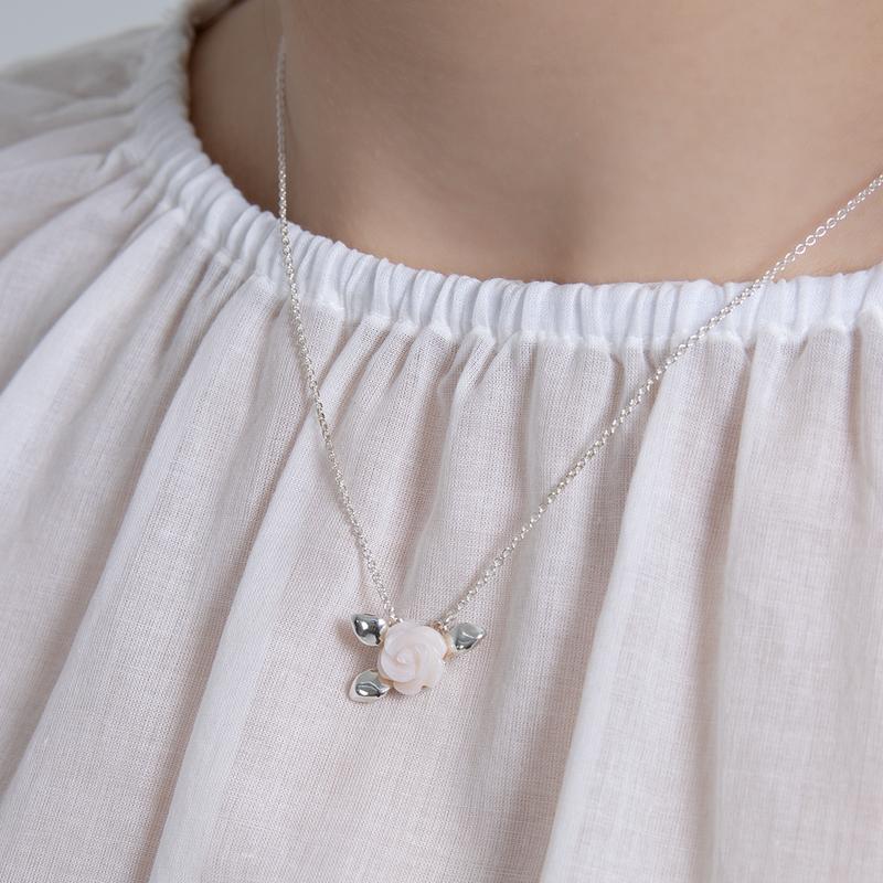 leaf rose necklace [mother of pearl]