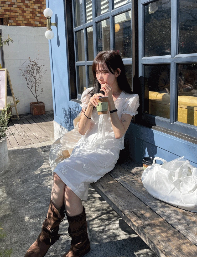 [고퀄리티] 타이 시스루 플라워 퍼프 블라우스(1color)