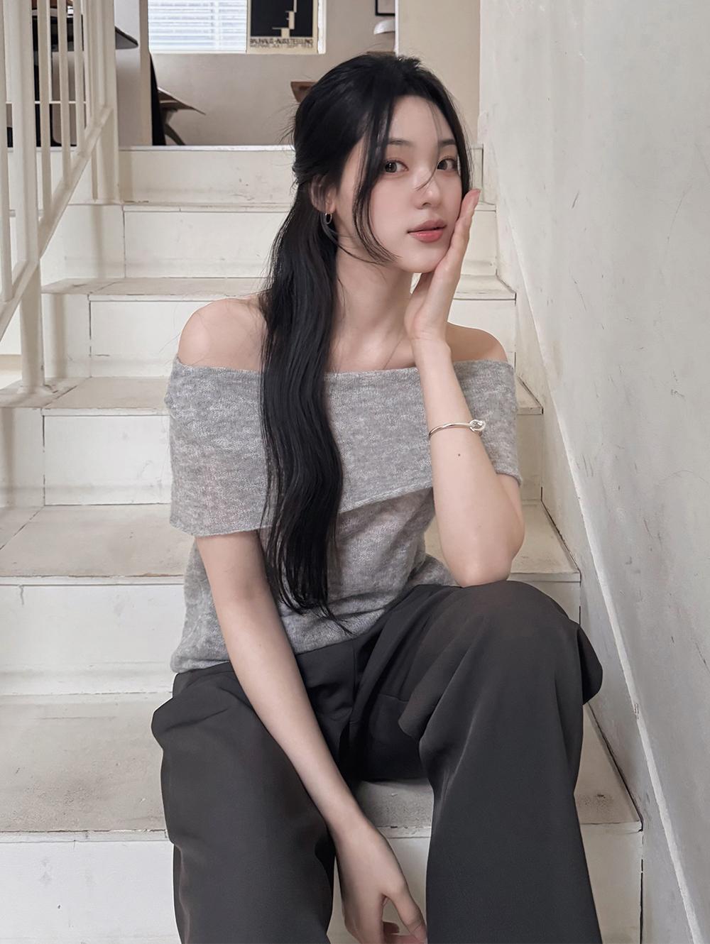 슬로우앤드 only. 하프문 리얼여리핏 오프숄더니트 - 2 color