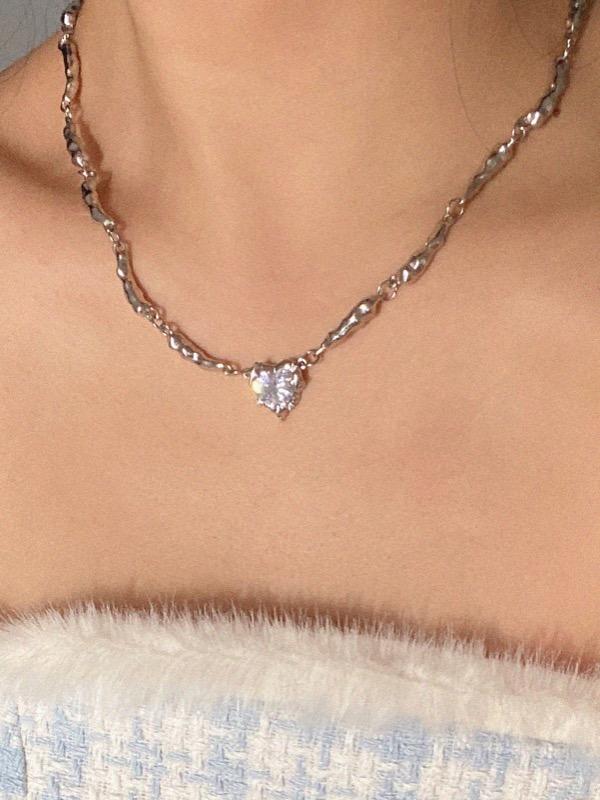 비비크 [당일출고]♥︎ONLY VIVIC♥︎HEART PENDANT TWISTED NECKLACE (WHITE, BLACK 2COLORS!)