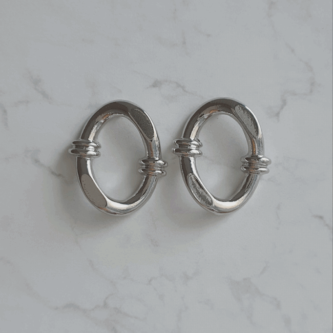 [에스파 카리나,윈터 착용] Knotted Oval Ring Earrings - Silver