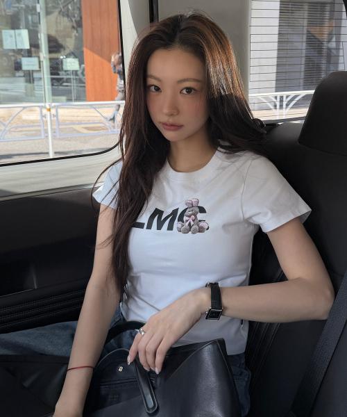 WM BUNNY OG CROPPED TEE white