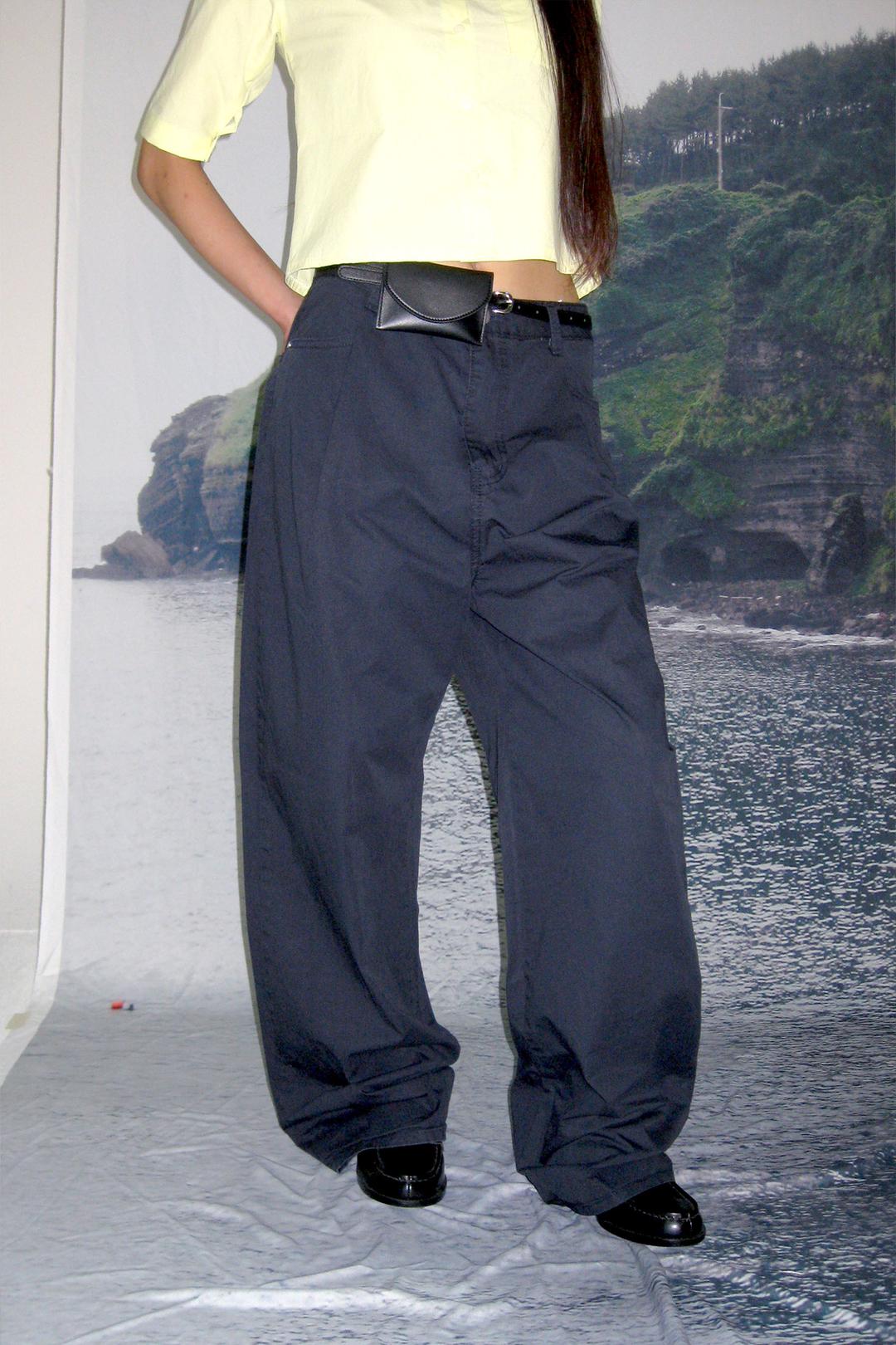 D - basic wide one tuck pants