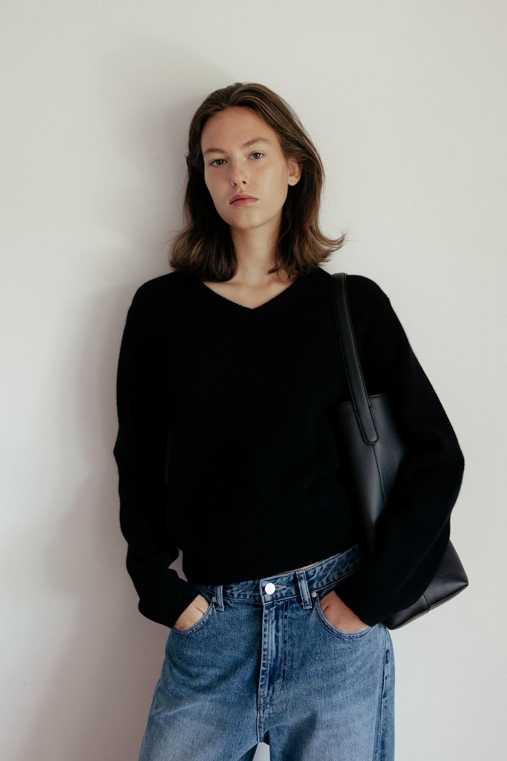 Rodin V-neck Knit (Black)