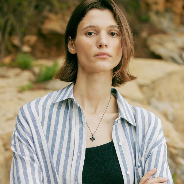 (Celebshop Exclusive) Black Spinel Flower Pendant Necklace