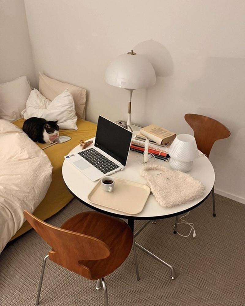 브릭나인 데이지 화이트 원형테이블  2인 4인 화이트테이블 700 800 원형식탁