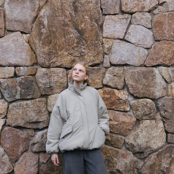 Fleece padded high neck jumper (beige / navy)