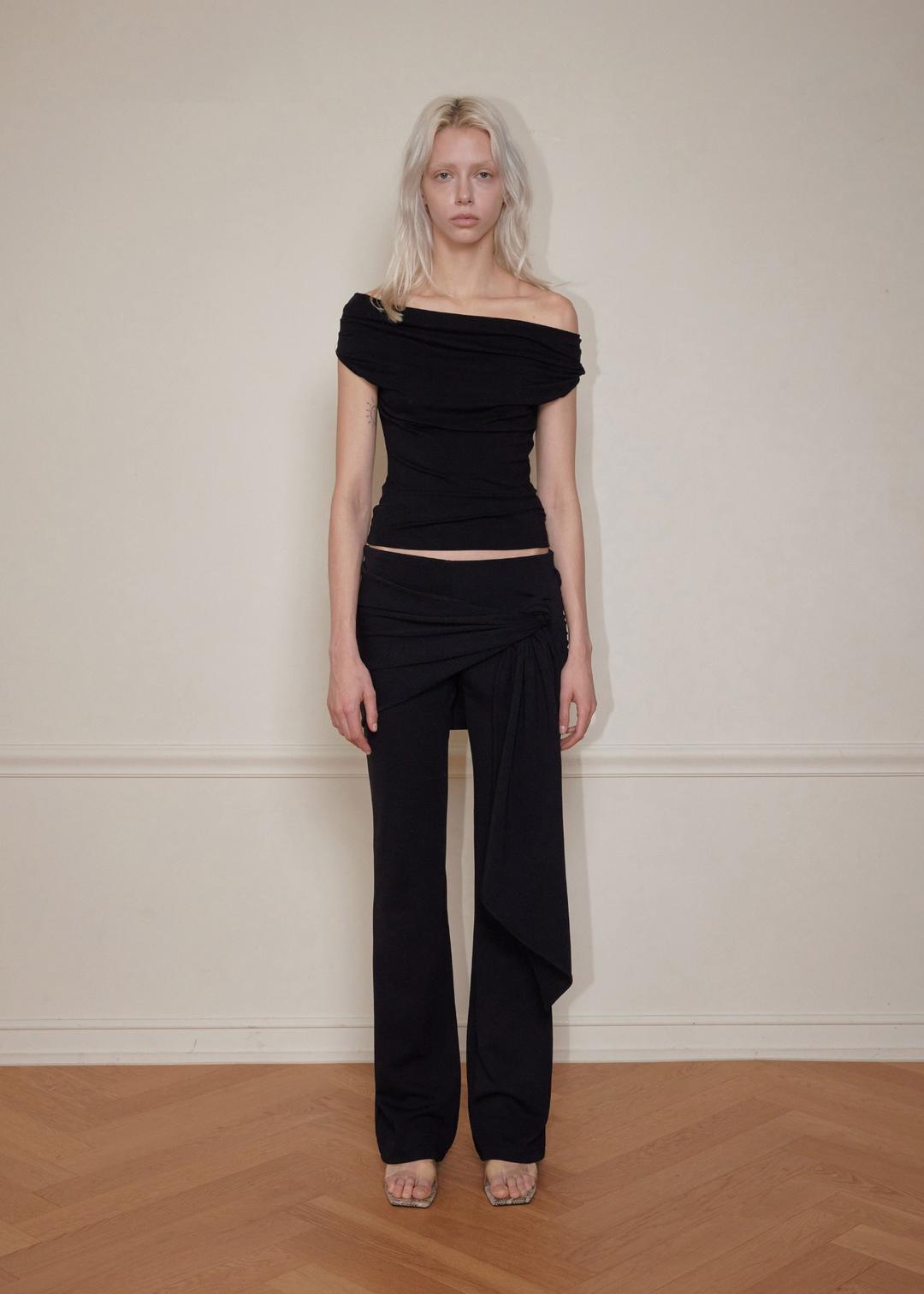 FLOW NECK DRAPE HALF-T, BLACK