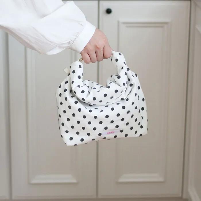 cozy lunch bag - white dot