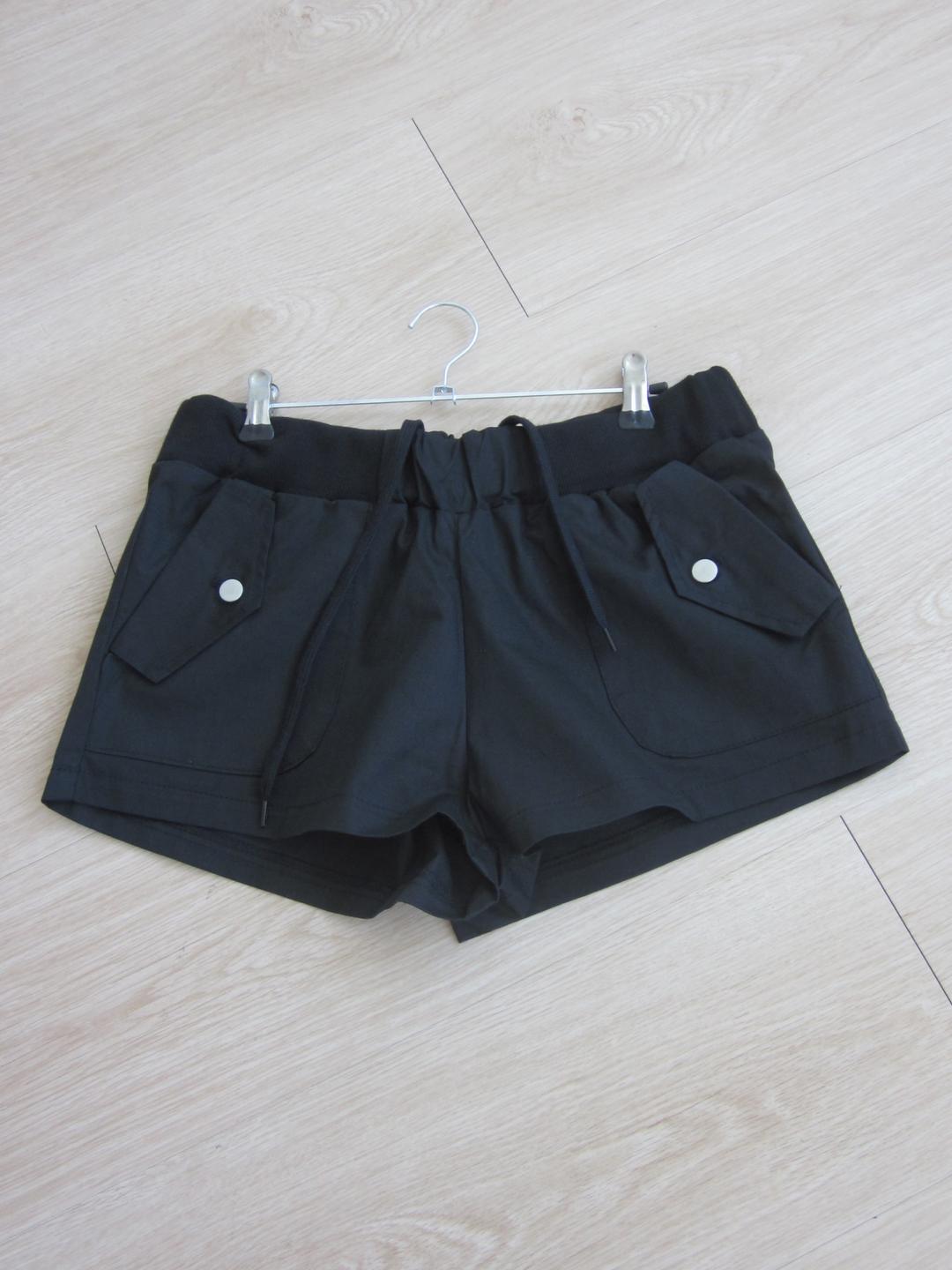 키이라 Nut black shorts