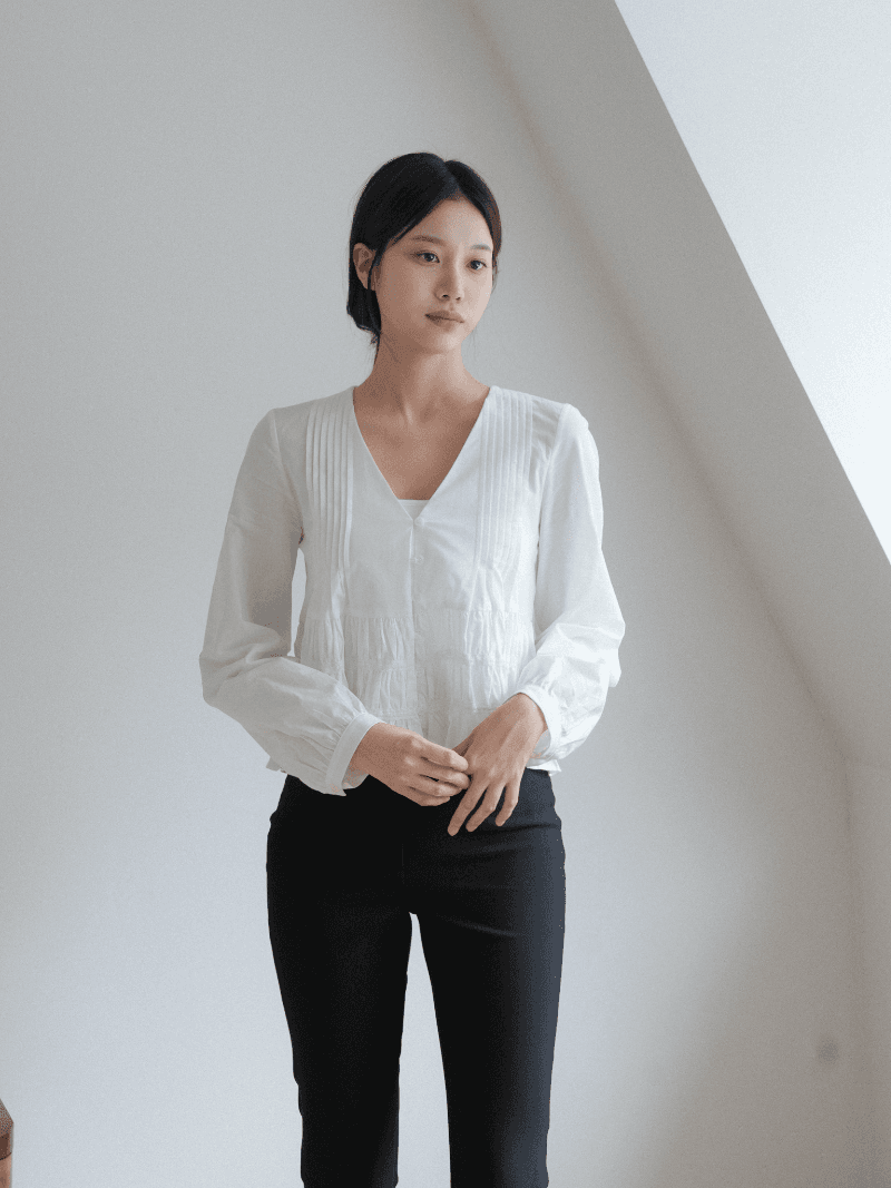 [NouArté] 한스 플리티드 블라우스 (아이보리)