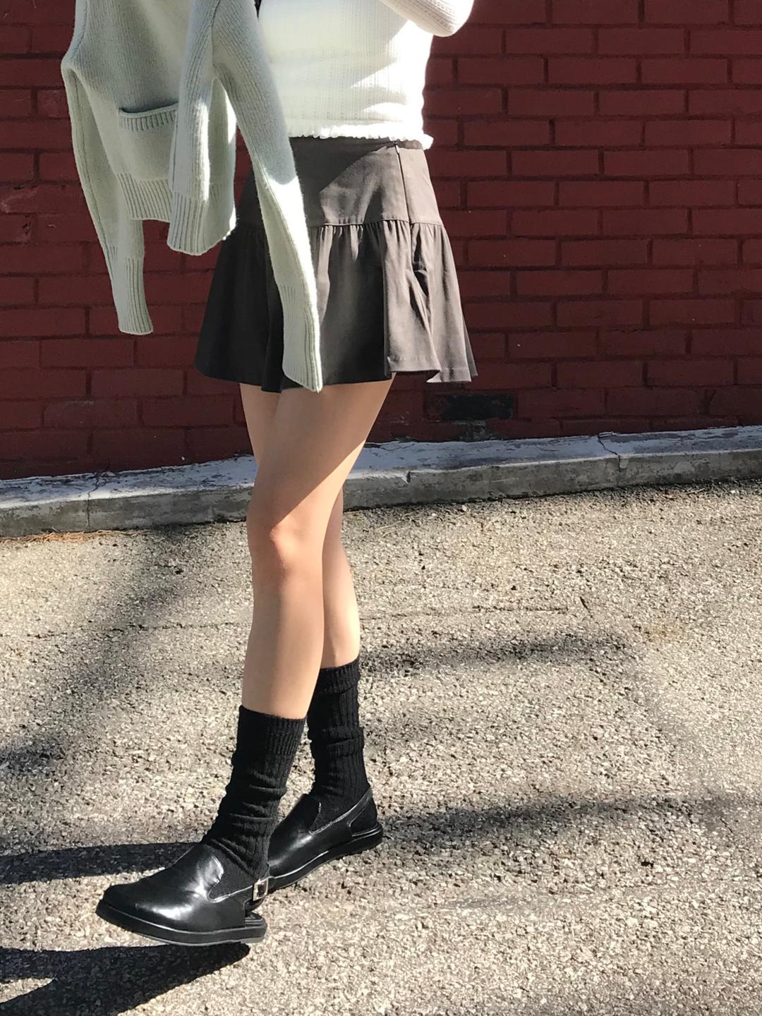 PREFRITT : Vienna suede frill mini sk [charcoal]