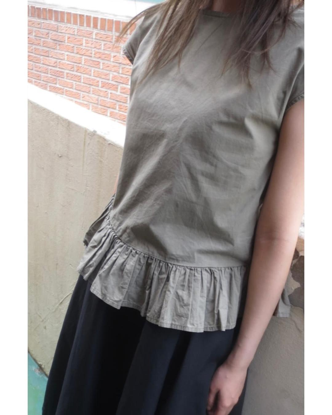 Ray beams frill blouse | 후루츠패밀리