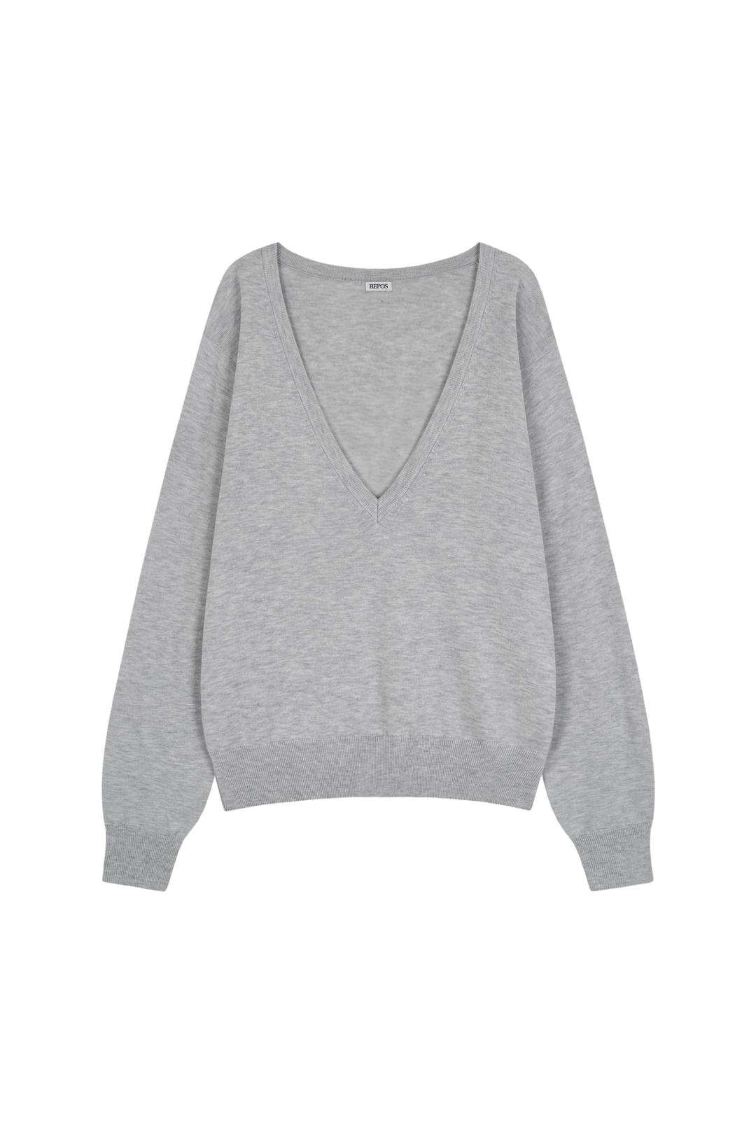 ESSENTIAL DEEP V NECK KNIT (M GREY)