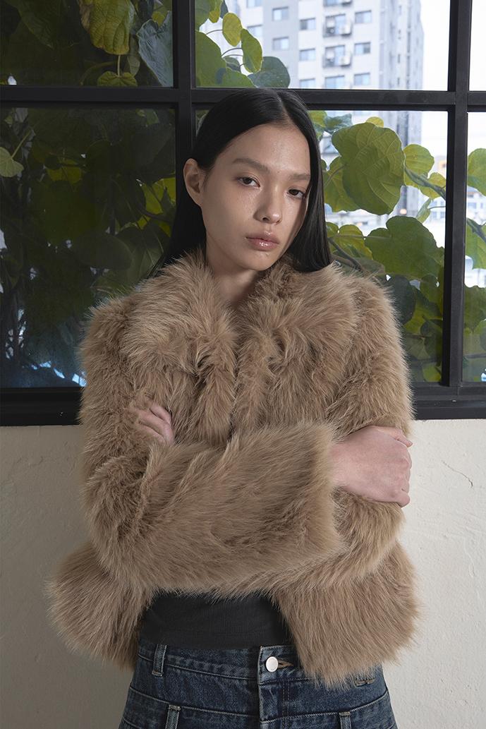 [10/25 예약 배송] FUAX FUR JACKET - BEGIE