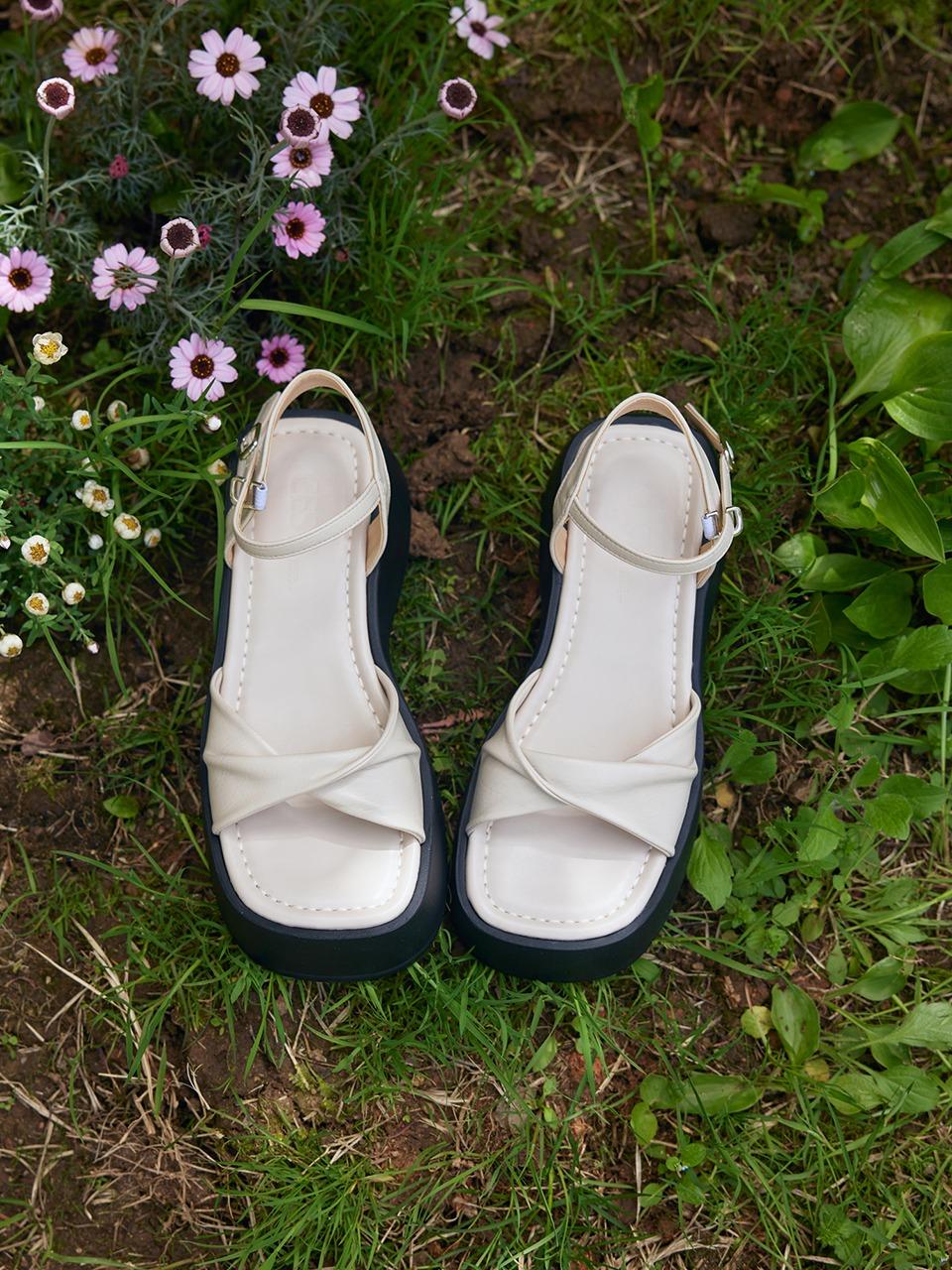 트위스트업 스퀘어 플랫폼 샌들 (BEIGE)