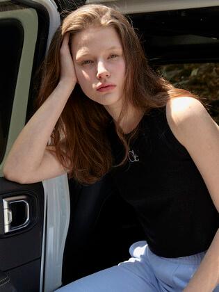 로고 탱크 탑 블랙