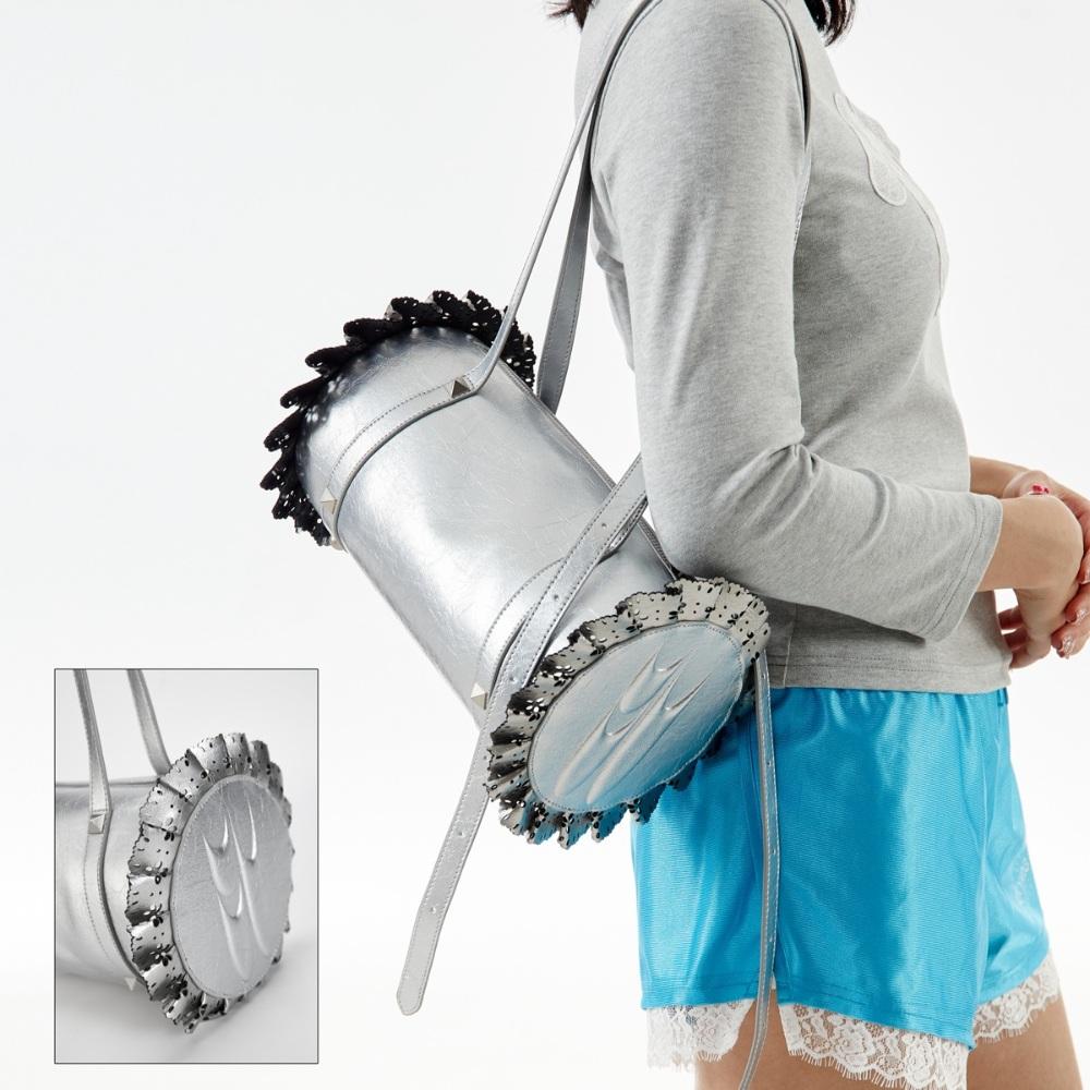 CryingCenter 크라잉센터 실버백 원통 레이스 크로스 숄더 백