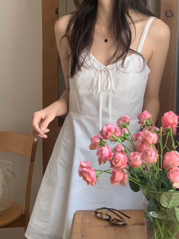 아이 / 베르가못 디엔 원피스 코튼 슬리브리스 브이넥 끈나시 미니 ops (3col)