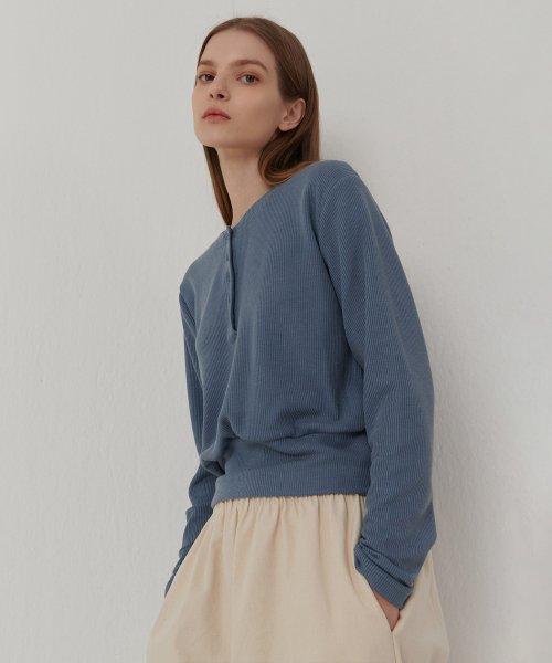 22 FW 버튼 골지 맨투맨 (블루)