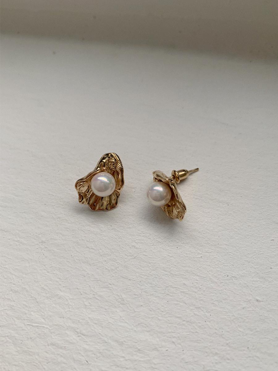 Oyster Pearl Earring (Gold)