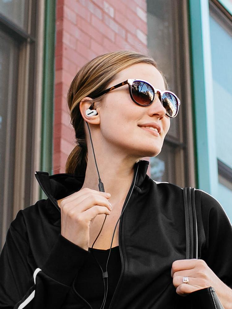 SHURE AONIC 215 - UNI (SE215-UNI) 슈어 모바일과의 호환성을 한층 업그레이드 (투명,블랙,블루,화이트)