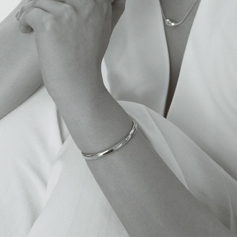 Simple bangle bracelet