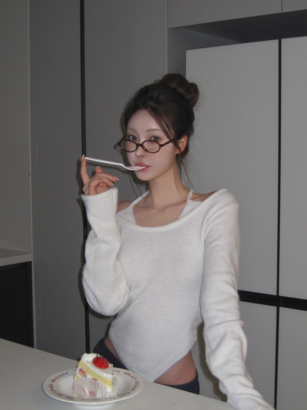 Halter Neck Off-Shoulder Knit (Ivory)