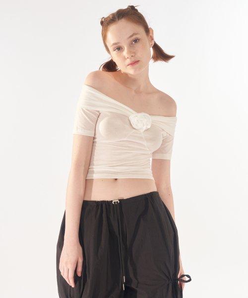 Flower drape off-shoulder top_WHITE
