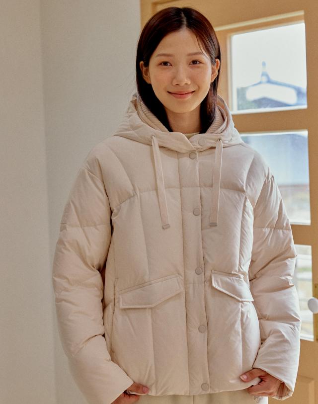 [보라끌레르 착용][SOF-WARM] 크림 니트포인트 여성 후드 소프웜 구스 숏다운