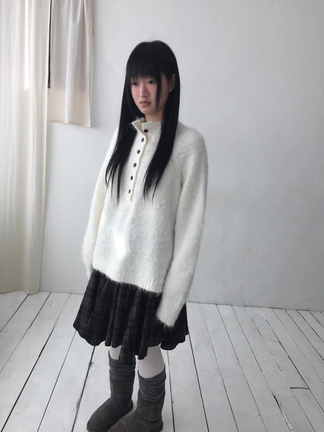 wool fluffy button knit (3c)