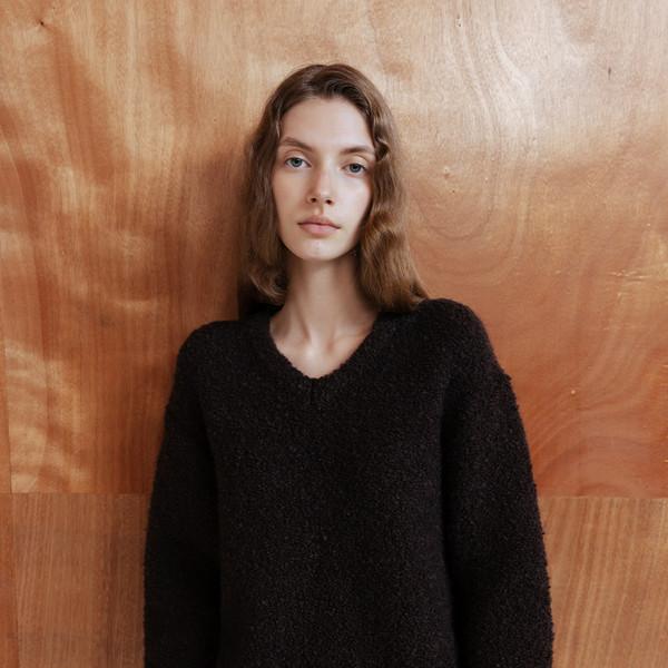 SOFT MOHAIR BOUCLE V NECK KNIT TOP - ESPRESSO