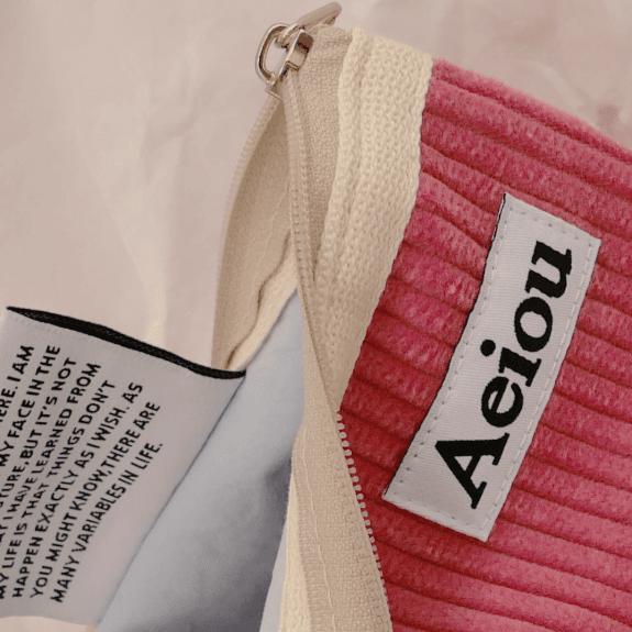 Aeiou Basic Pouch (M size)Raspberry Corduroy