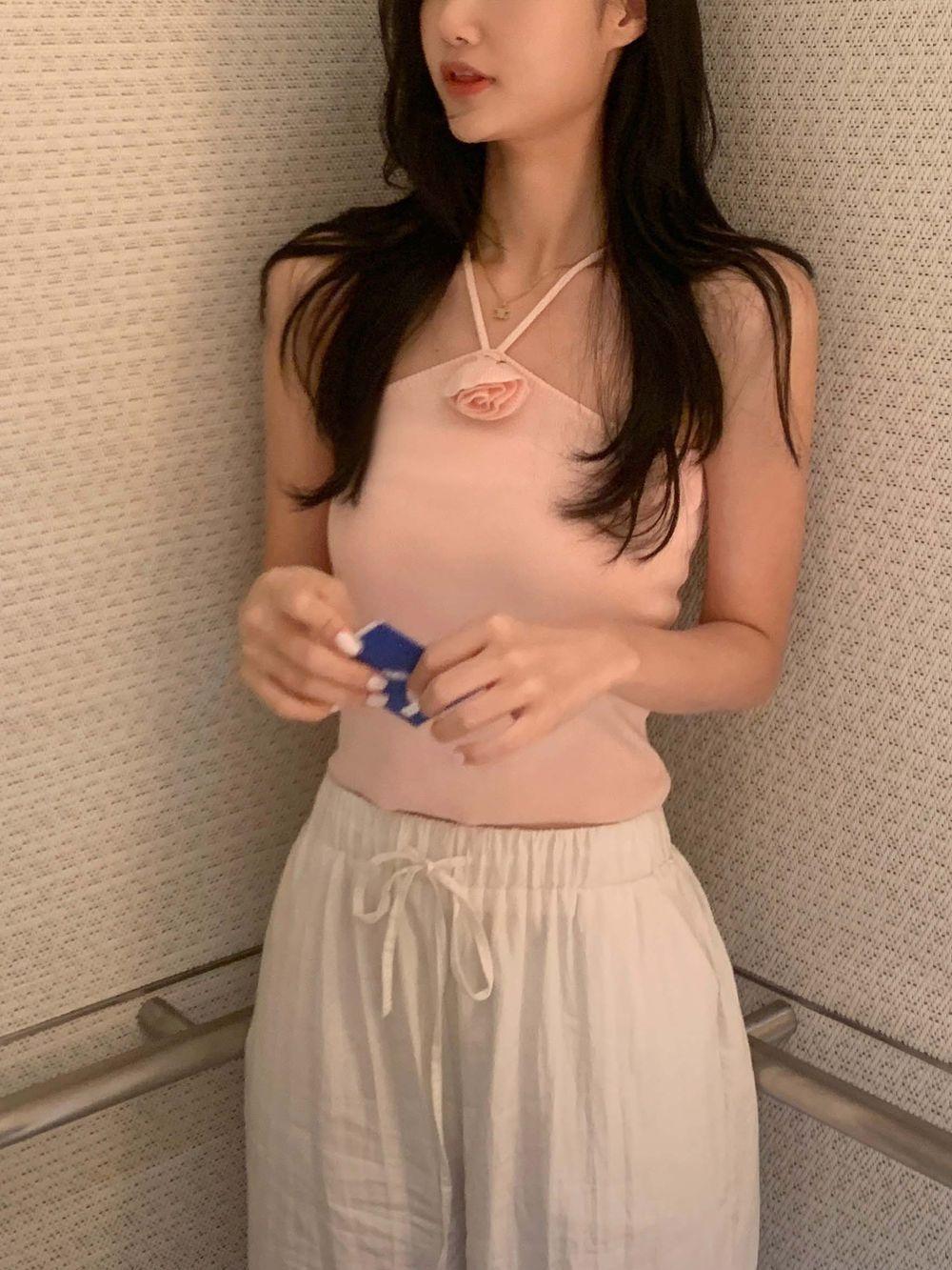 [주문폭주/러블리]아인 코사지 홀터넥 니트탑 나시 (4 color)