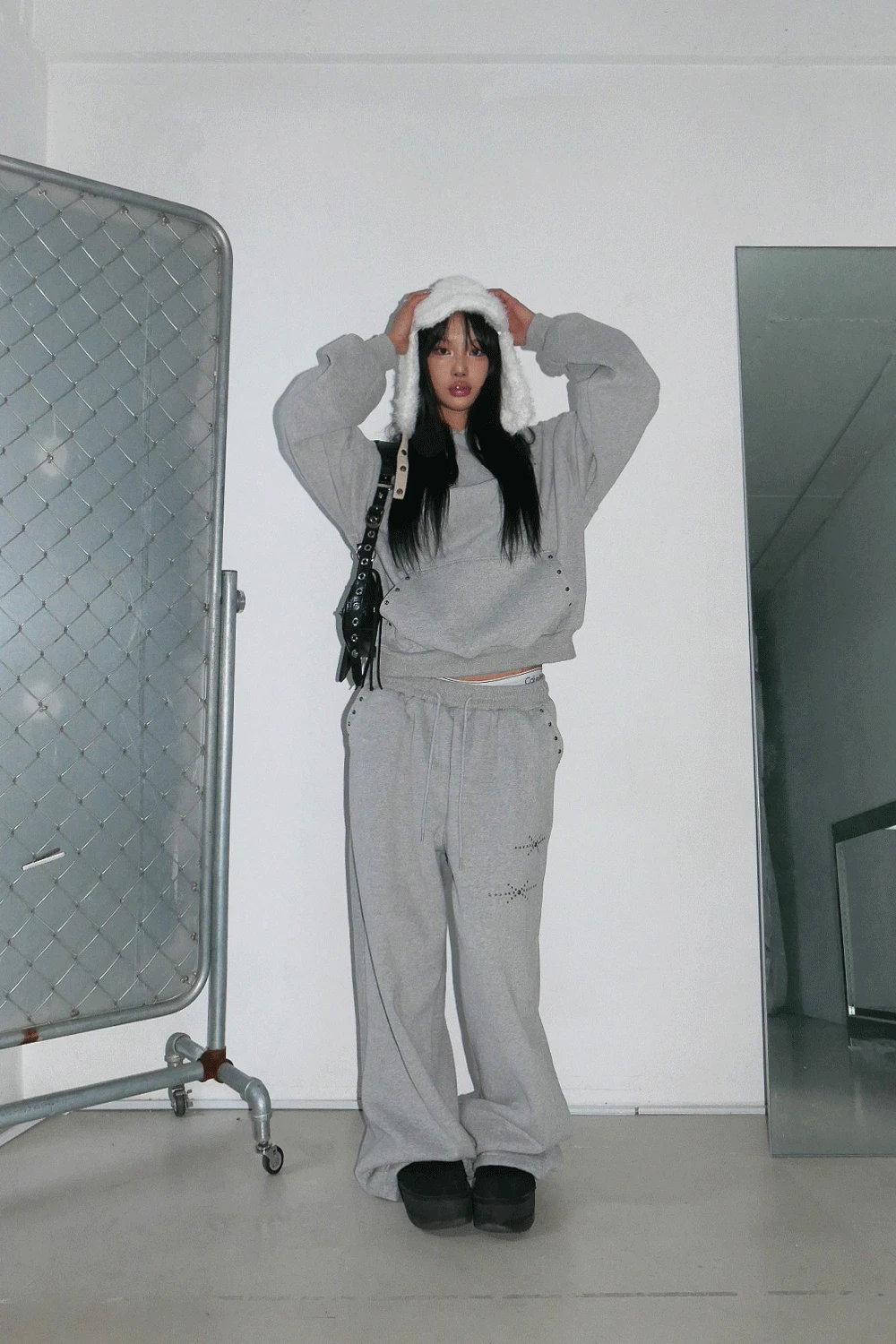 TWINKLE STUD FLUFF TRAINING PANTS / 트윙클 스터드 플러프 트레이닝 팬츠