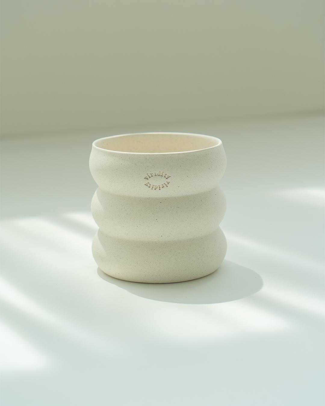 Curve Pot _ Lily White