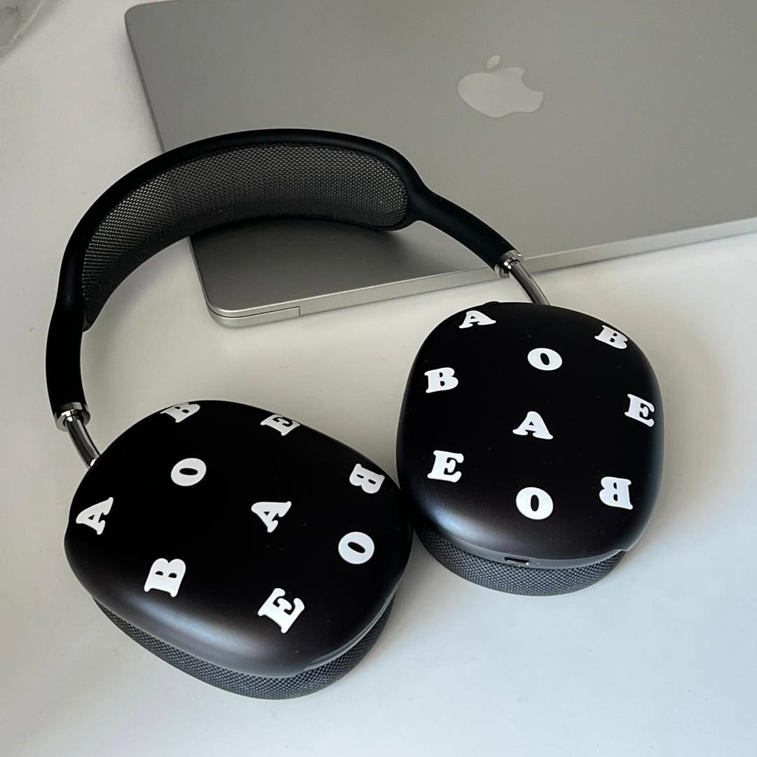 아비오에 알파벳 블랙앤화이트 에어팟맥스 케이스