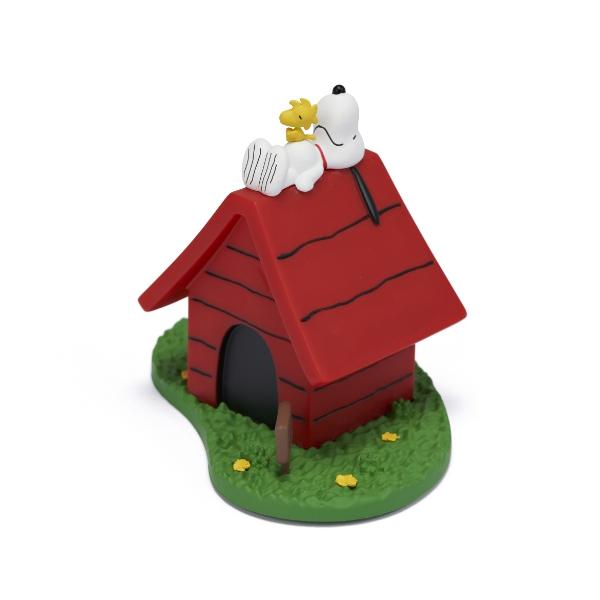 지붕 위 스누피 피규어