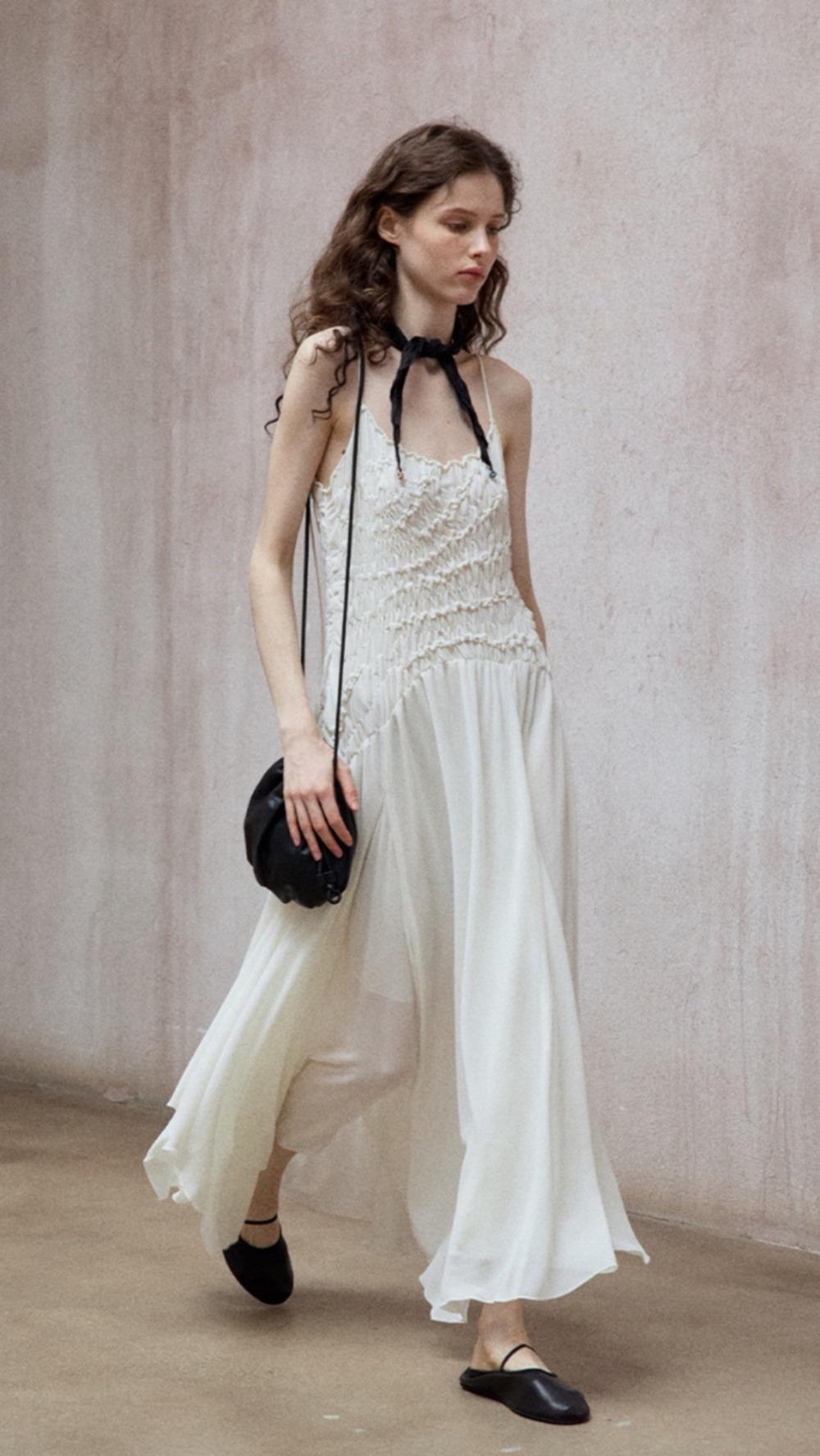 HELLO SEPTEMBER  플리츠 비대칭 미디 원피스