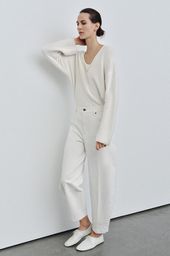 라운드 네크라인 니트 스웨터