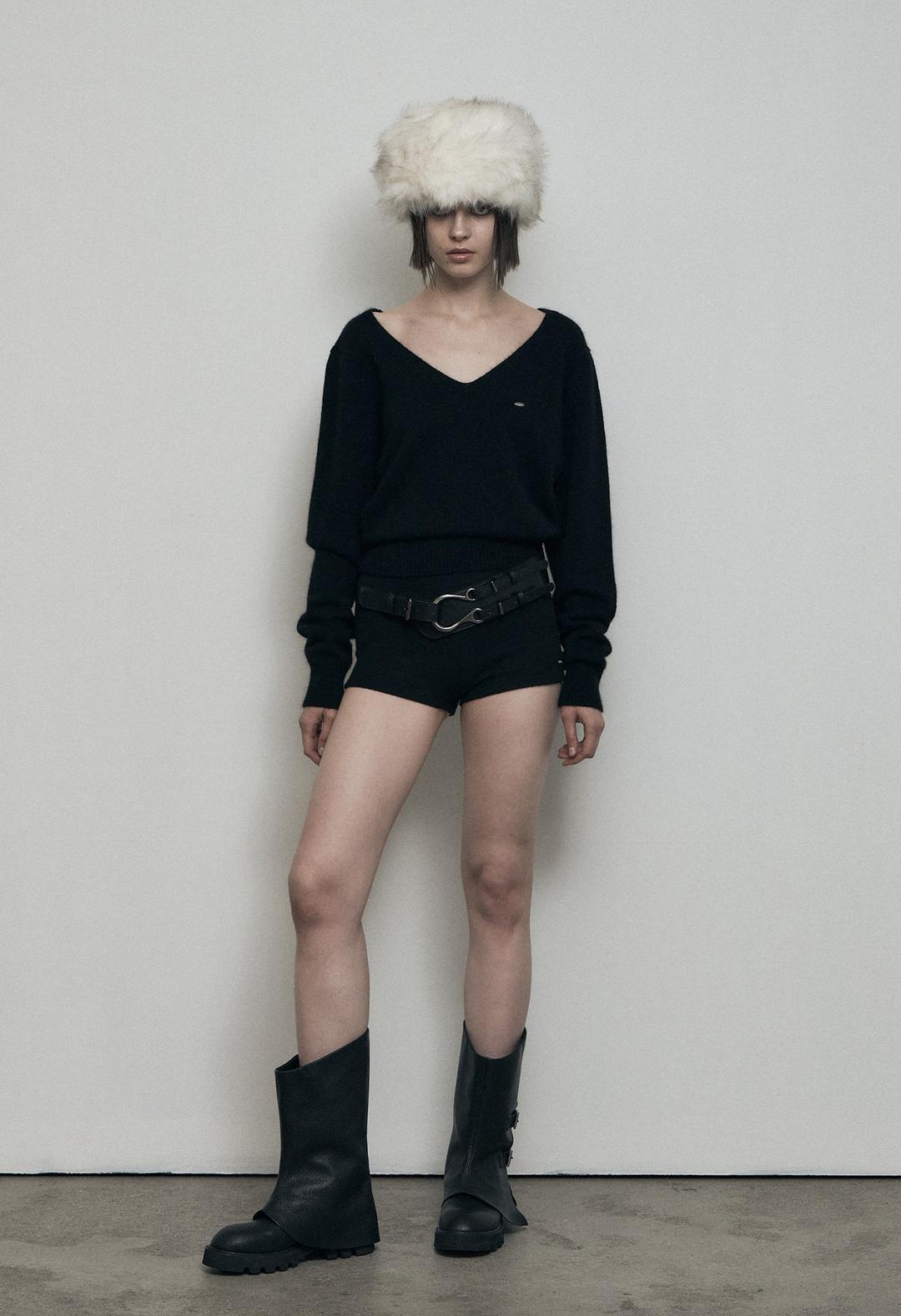 LOOSE FIT V-NECK WOOL KNIT, BLACK