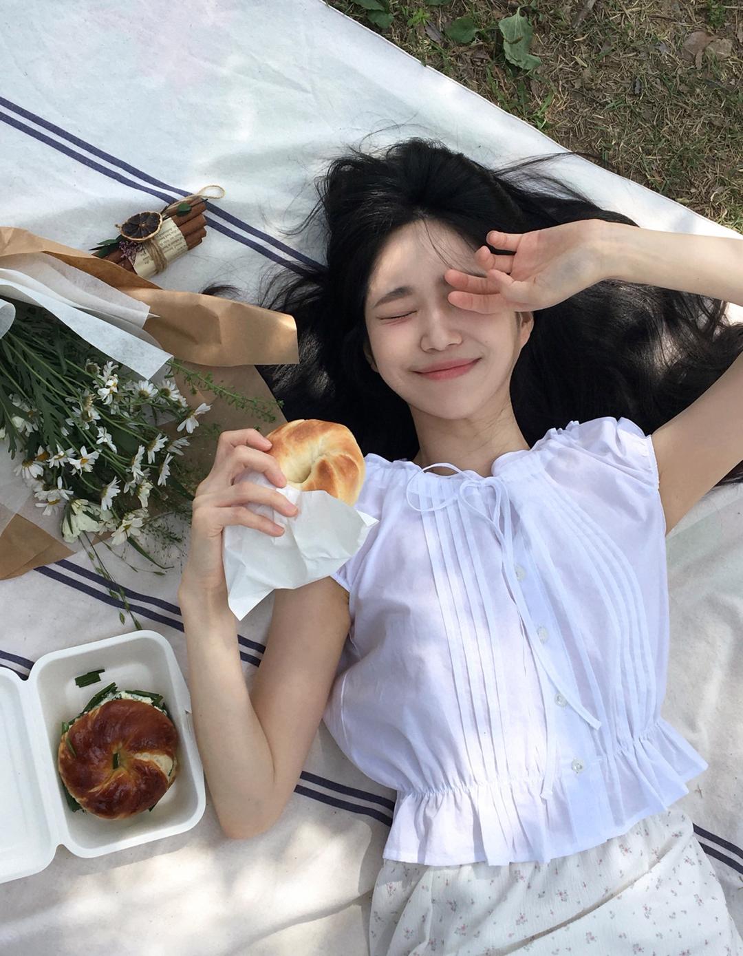 달트 [휴가룩][MADE]하늬 블라우스 (2way, 캡소매, 핀턱,여름블라우스,밴딩,반팔블라우스,오프숄더블라우스,핀턱블라우스,퍼프블라우스,데이트룩,여리핏,휴양지룩,시즌오프)