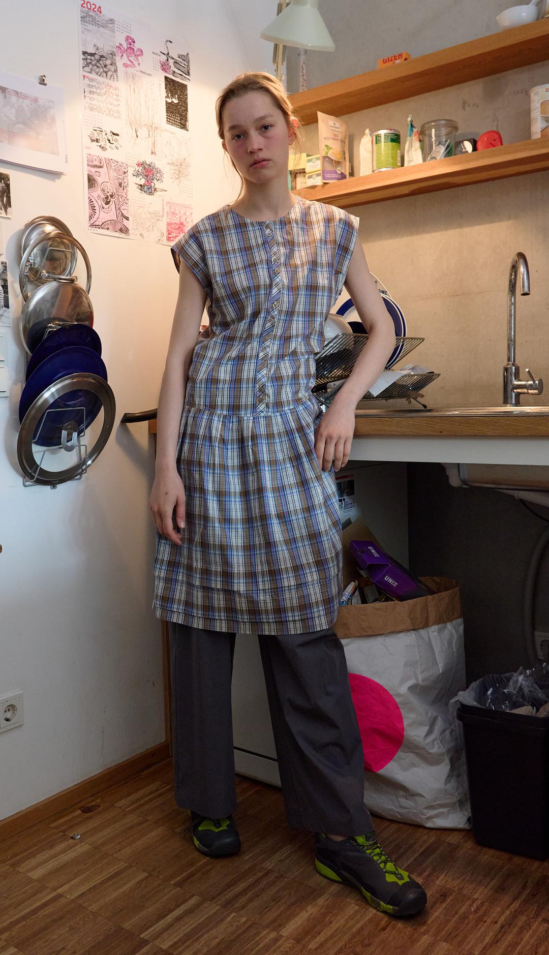 207. Check Sleeveless OPS _ Brown