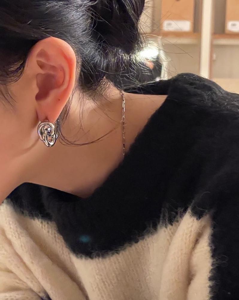 꼬임 매듭 볼드 스터드 귀걸이