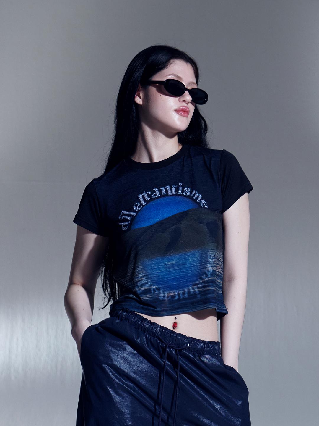 MOON GRAPHIC CROP T-SHIRTS